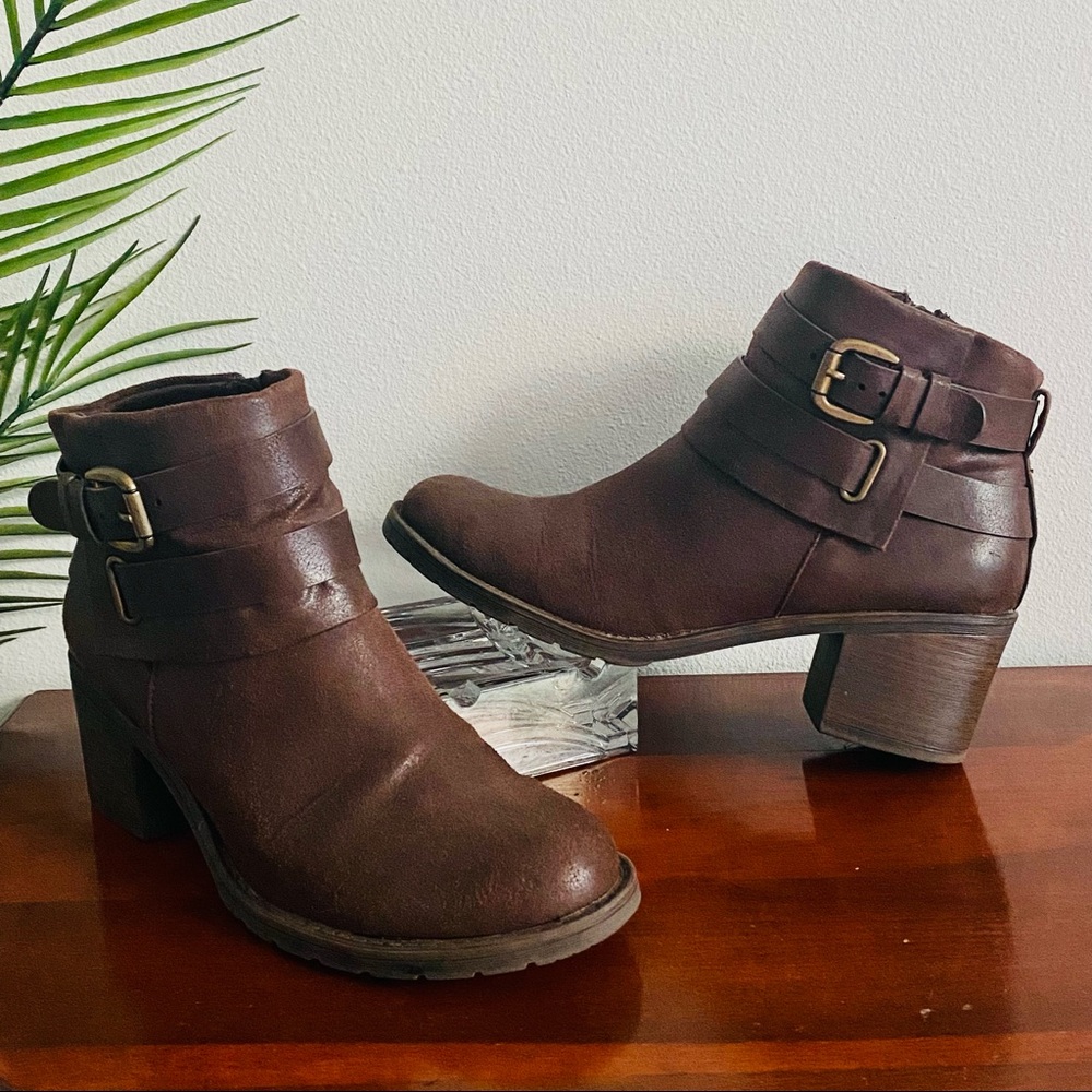 Baretraps Dionna Brown Ankle Bootie Boots Faux Leather Zip Up Buckle Size 8